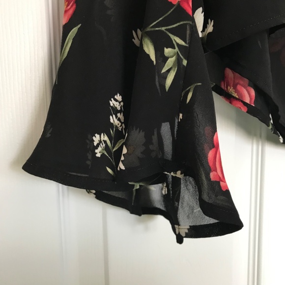 FOREVER 21 Cropped Floral Rose Blouse M Fit Black Red White Flare Out Cuffs - Picture 5 of 16